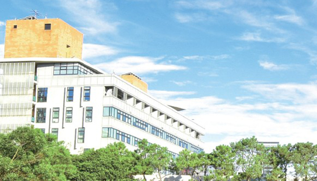 年輕人、企業界最愛的私大，靠什麼？