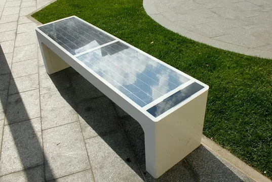 神救援椅凳　專治手機沒電困擾