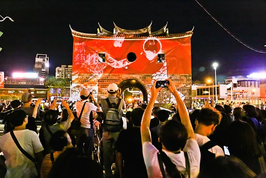 【故事森林】讓城市成為一夜美術館、鄉鎮瘋潮遶境　幕後推手就是她