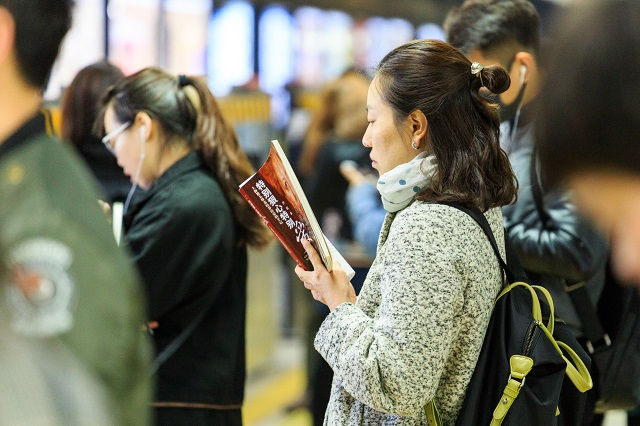 中國不值得台灣自慚形穢──顏擇雅《最低的水果摘完之後》