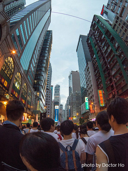 自己的香港自己救
