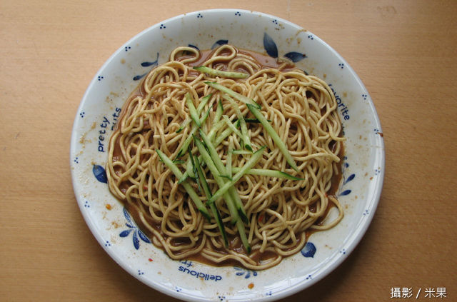 被空軍市場的涼麵寵壞了