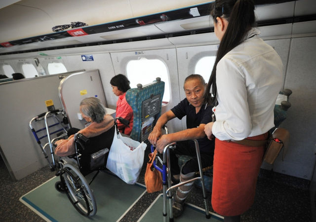 高鐵輪椅席，為身障者開了一道「不便」的窄門