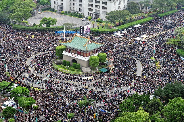 【投書】鐵藍家庭的太陽花──長輩們，請聽我解釋