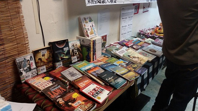 【投書】小吃店也是圖書館，印尼尤莉在青草巷熱情守護台印年輕人