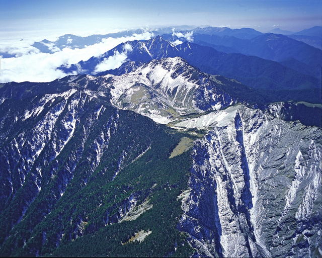 鳥瞰中央脊樑，閱讀台灣山河──高空觀光奇想