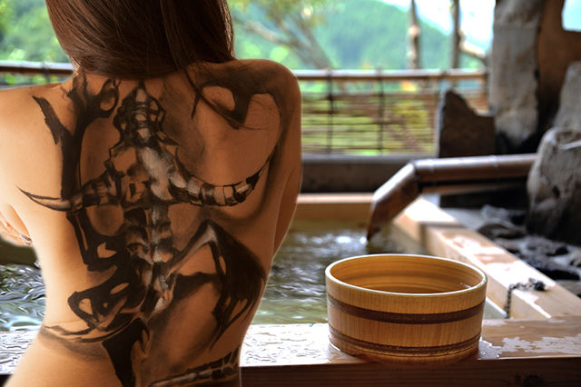 萌泡湯，刺龍刺鳳不要來？
