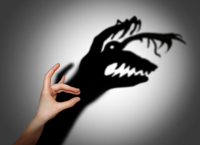 【哲學諮商室】面對「恐懼」時，我們應該擁抱它，而不是逃避它