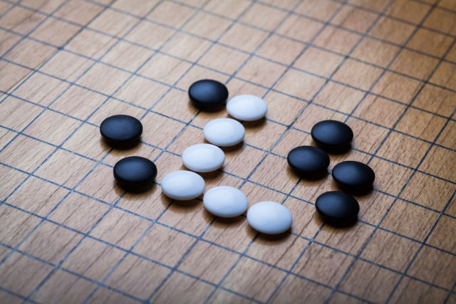【漢字偵查課】「圍」棋，它有腳啊？
