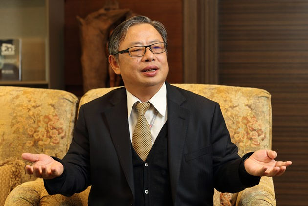 送走癌末父親 永豐金總座：面對親友，說不出口「不要救」