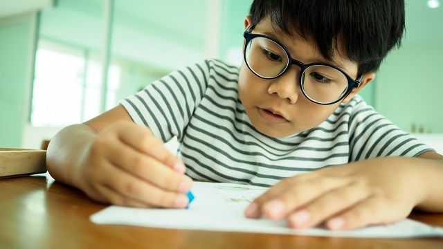 誰說過動孩子只能一直「換學校」？