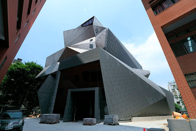隱藏在巷弄中的異形建築：師大美術館「192.8」片鈦板背後的秘密