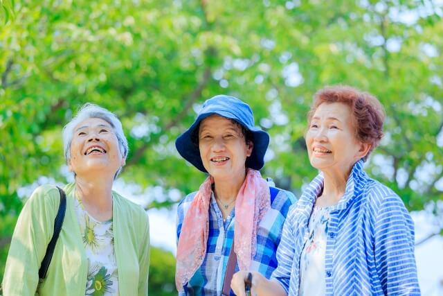 從「女孩」到「大嬸」與「歐巴桑」：女性稱呼背後的性別歧視與年齡歧視