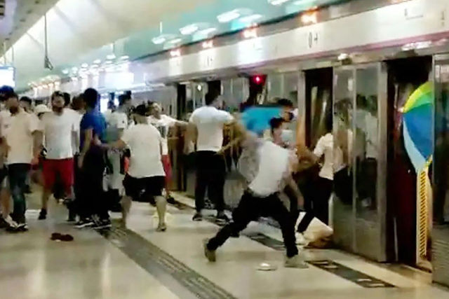 元朗那一夜，我在地鐵上：這輩子，第一次在香港經歷「回不了家」的恐懼