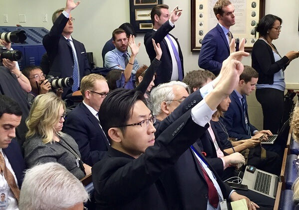 一個提問影響全世界！華人首位白宮記者的心路歷程