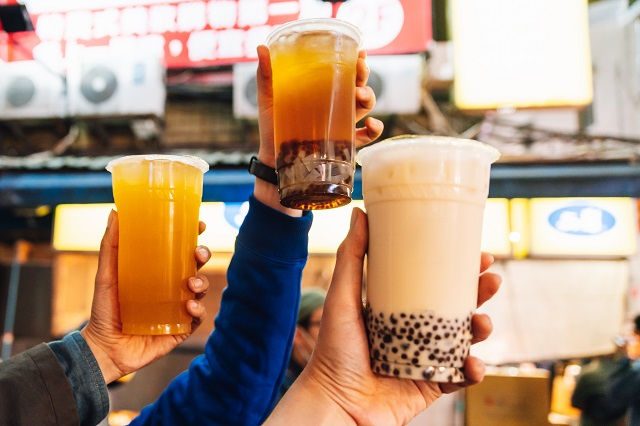 手搖飲的反叛，崩解中的台灣