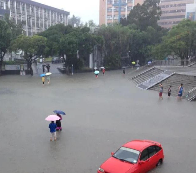 【投書】每下大雨就成湖？「輔仁營造公司」蓋不好的學校