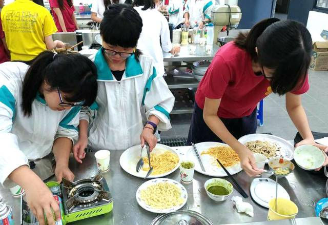 煮飯也能學物理！台東女中「探究與實作」，開啟不一樣的自然科學課
