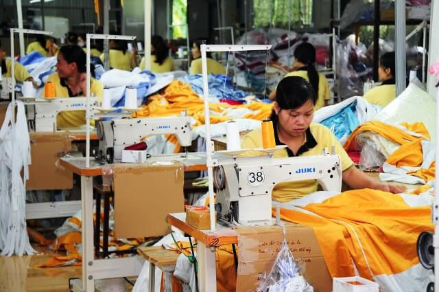 不是台灣人不是中國人，更非正港越南人： 越南華人是台資工廠的「夾心餅乾」