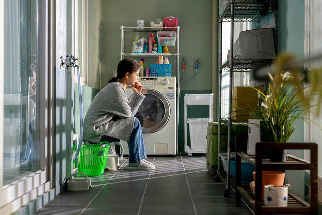 惡劣的一天 vs. 不那麼惡劣卻糟糕的每一天：從《82年生的金智英》看《小丑》中的男人公式