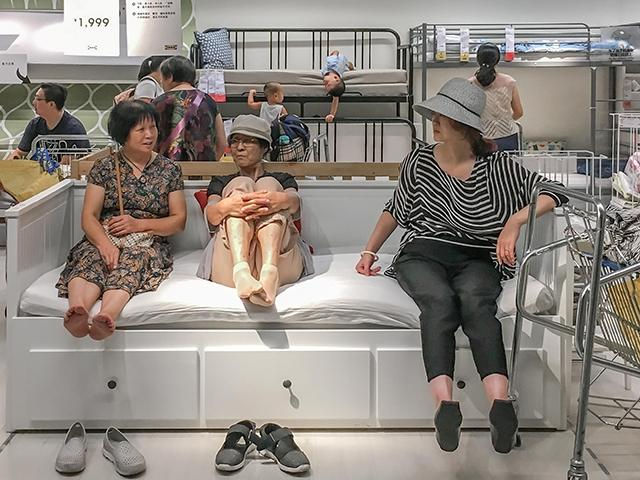 那些在北京IKEA睡覺的人