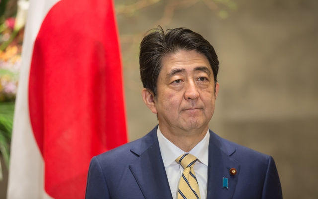 李登輝在8年間讓台灣走向民主，安倍晉三用8年讓日本走向何方？