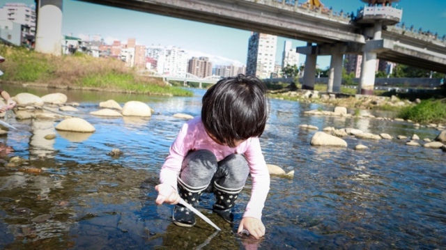 怎麼讓孩子用身體記住一條河：三峽「河你說故事」的親子參與