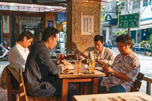 【只想劇透】屬於中年男人的《同學麥娜絲》