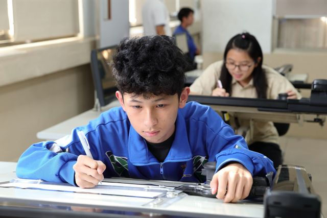 校園內的服裝儀容規定，到底是誰作了什麼主？
