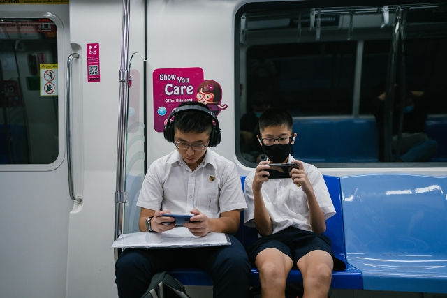 疫情中的新加坡變成監控大國？學生電腦畫面、網頁紀錄，政府全都知道！