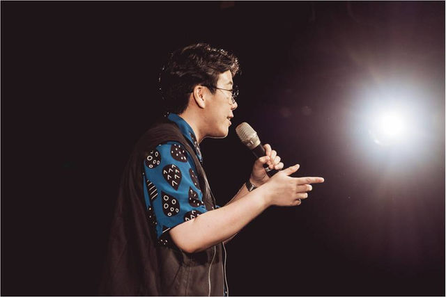 單口喜劇演員「酸酸」：喜劇，就是在不斷失敗中長出來的