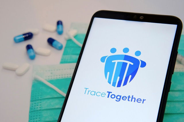 「台灣社交距離」與新加坡TraceTogether：全民防疫可以怎麼做？