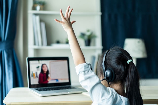 我家的線上學習第一天：網路教室的「危」與「機」