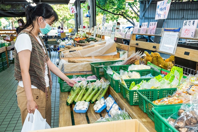 「五倍輕，心意重」：如何讓疫情振興消費更有價值？