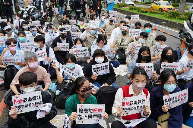 18歲公民權公投失敗告訴我們的事：現在的修憲制度，如同沒收了人民的修憲權