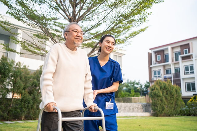 照服員先幸福，長輩才能幸福：別忽視長照中情緒勞動的壓力！