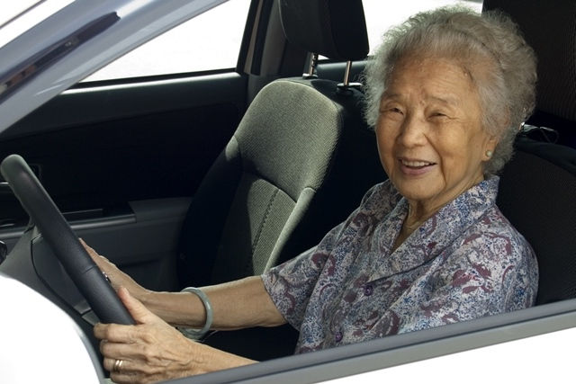馬路上的高齡駕駛：用好設計讓銀髮族也能自在開車出遊