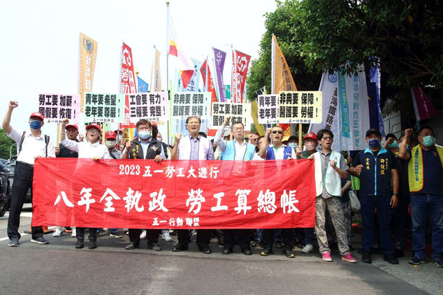 政府不能帶頭成為惡雇主！五一國定假，調薪機制透明化