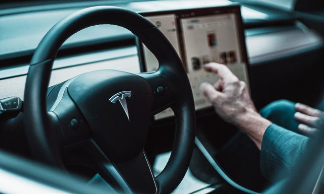 自動駕駛的電車難題：我們是否在以情緒回應理性數據？