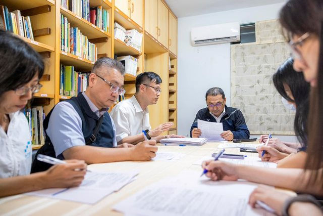 變成圍事的校長與被要求寫報告的老師：尊重教育專業很難嗎？