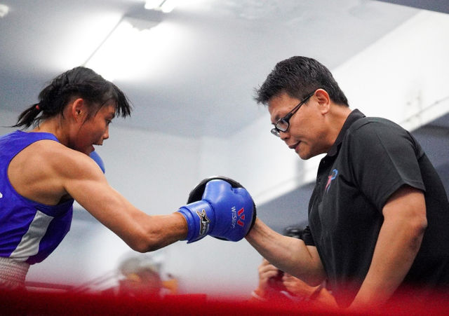 「教練，我想打拳！」拳擊隊的人生導師，把懸崖邊的孩子帶回正軌