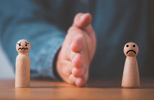 【哲學諮商室】誰才是對的？在衝突的時候，思考我的認知偏誤