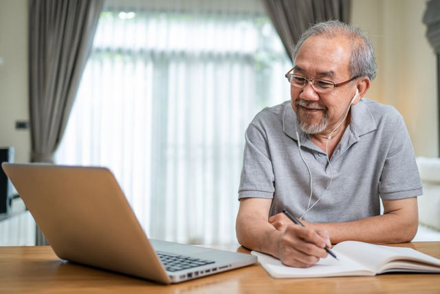 中高齡「圓夢」，可以是高等教育的解方