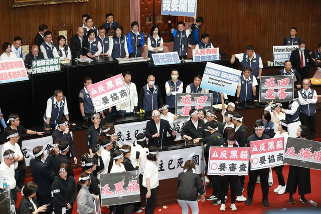 從國會改革到總統的委員會：如果制度是一雙不合腳的鞋……
