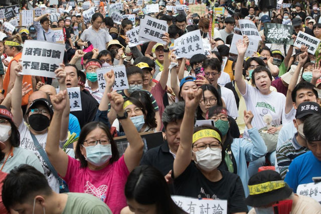 民主制度正在崩壞嗎？從《民主的擂台》反思我們需要的政治