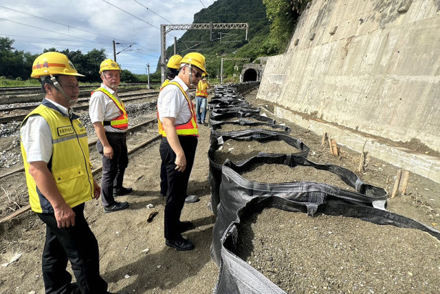 安全，遠比通車更重要：從風災看見台鐵危險的「搶修文化」