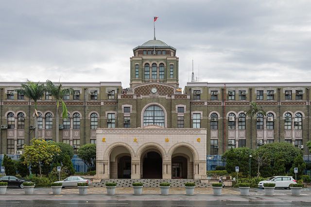 「法院都是XX黨開的」？洗掉司法的政治色彩，從與民眾好好溝通開始