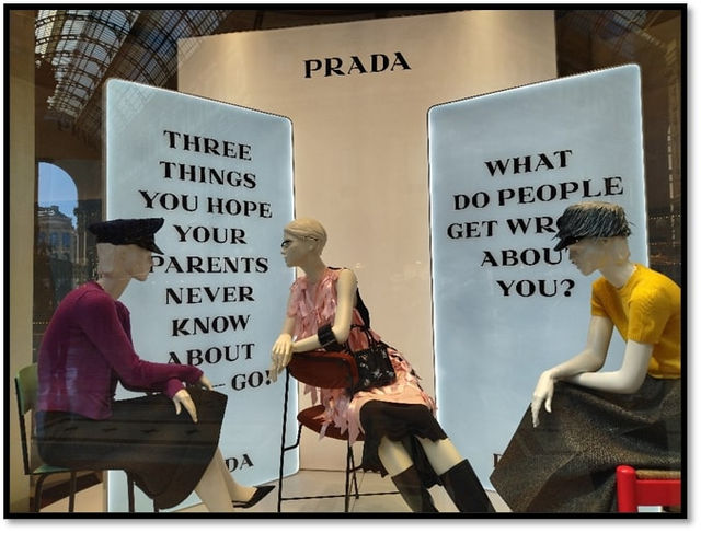 米蘭時尚週散步：在伊曼紐拱廊街閱讀PRADA櫥窗