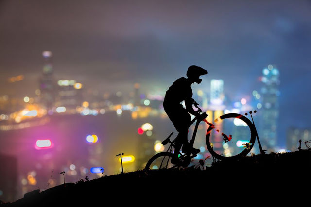 當夜騎被禁足：當代中國年輕世代的自由渴望