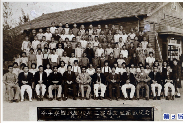 苓子寮國校戰後第3屆畢業的孩子